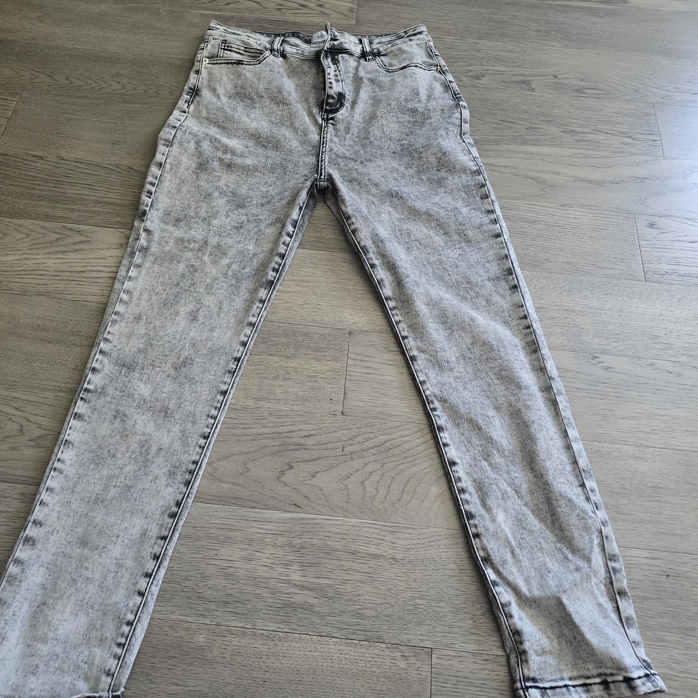 Classic Gray Straight Leg Women's Jeans